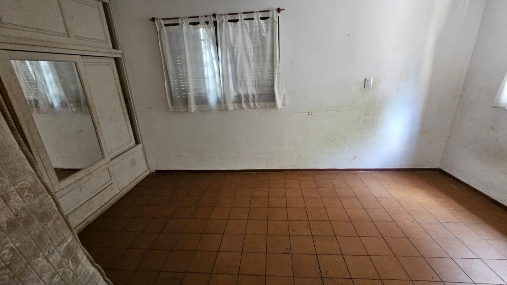 Arguello: Oasis Natural de 1.400 m² con Potencial para 5 Viviendas