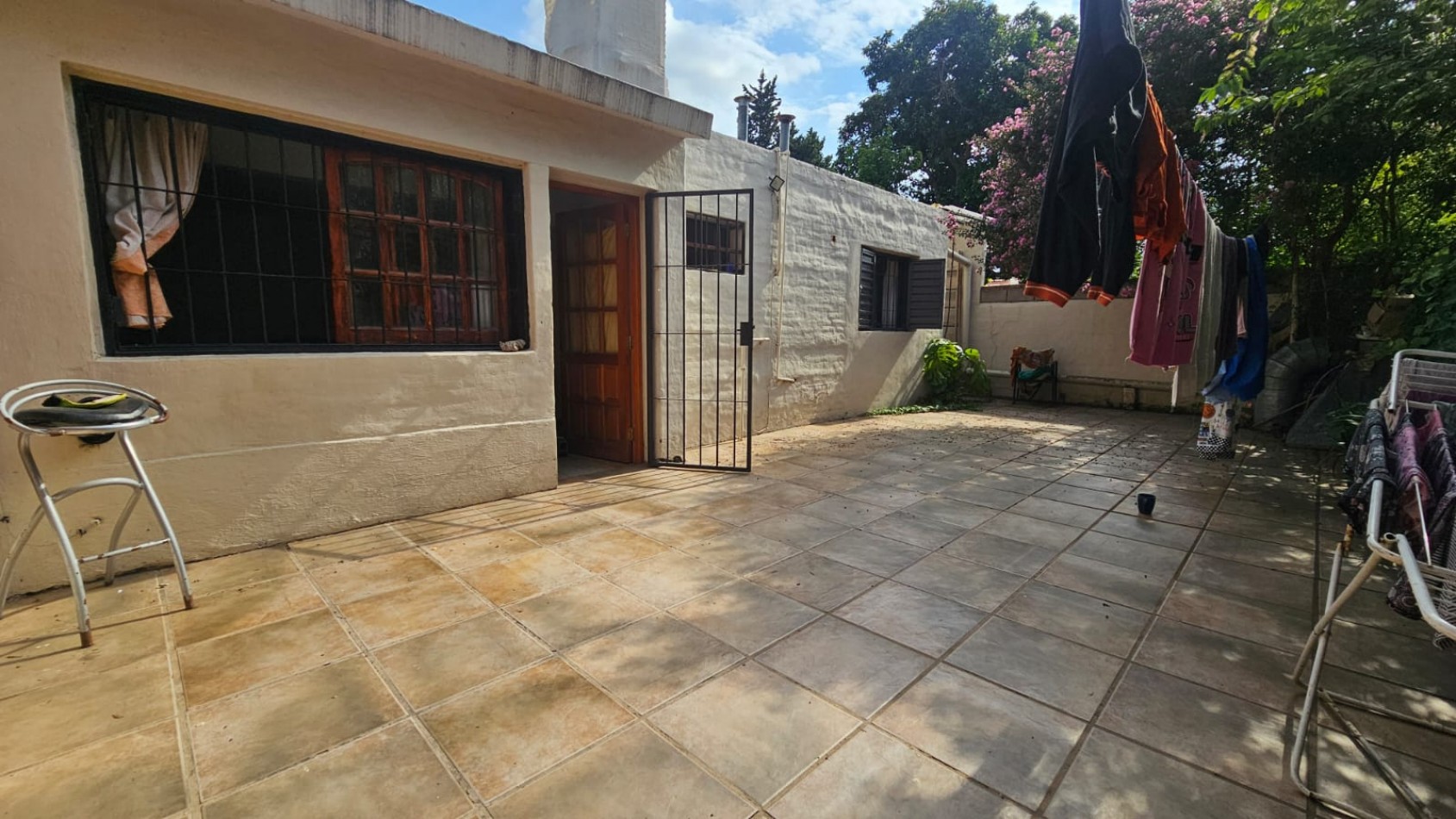 Arguello: Oasis Natural de 1.400 m² con Potencial para 5 Viviendas