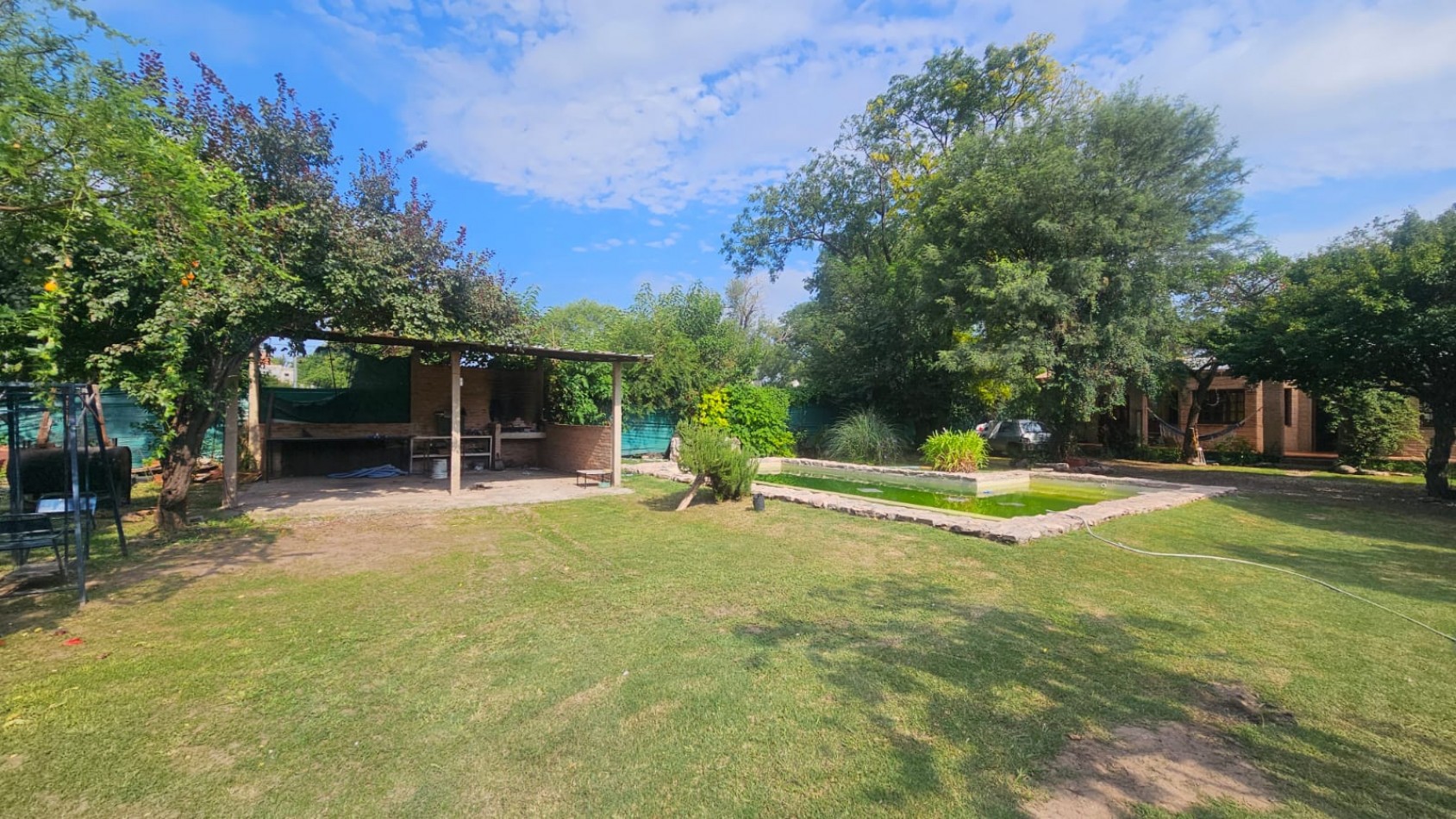 Arguello: Oasis Natural de 1.400 m² con Potencial para 5 Viviendas