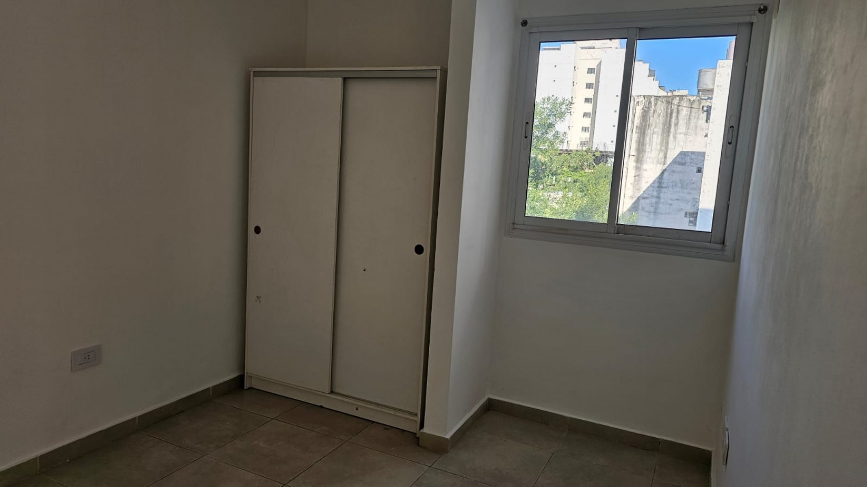 ALQUILER DEPTO 2 DORMITORIOS CON BALCON A Mts.DE CIUDAD UNIVERSITARIA