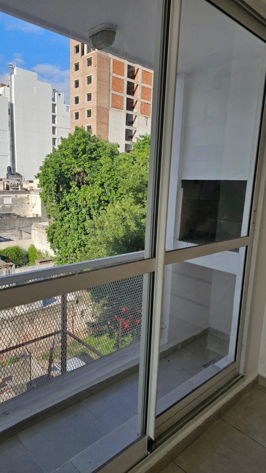 ALQUILER DEPTO 2 DORMITORIOS CON BALCON A Mts.DE CIUDAD UNIVERSITARIA