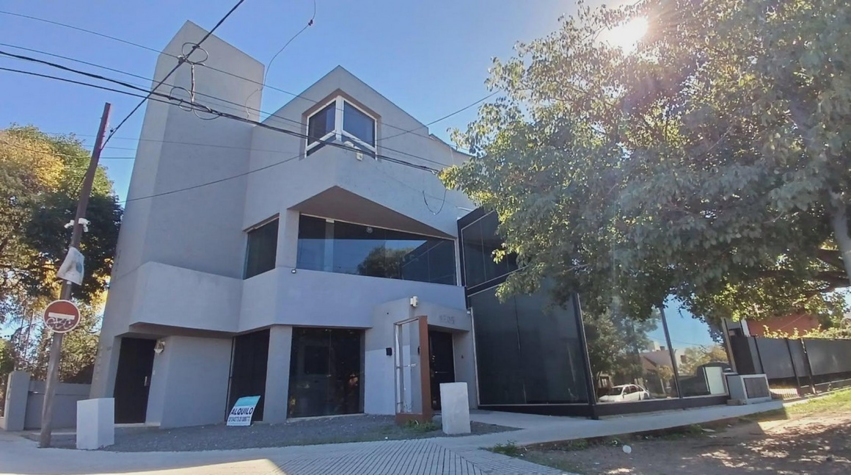 Local Comercial de Gran Escala en Alquiler - Av. Spilimbergo al 3500, Cordoba.