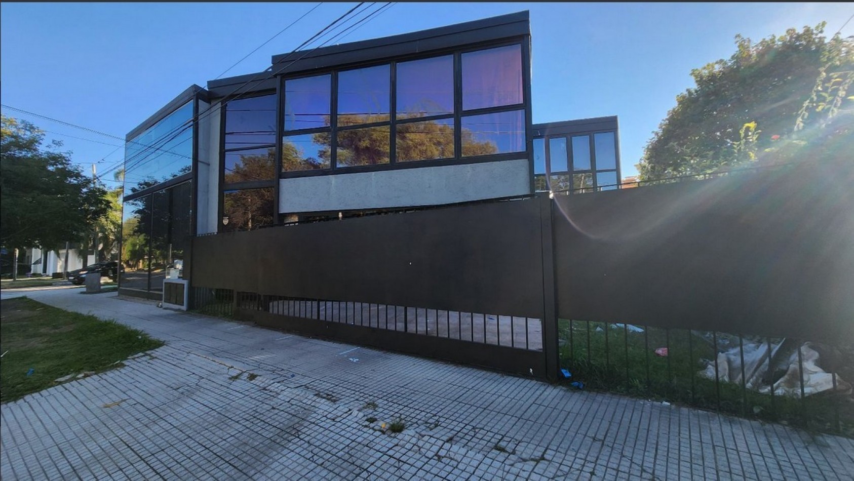 Local Comercial de Gran Escala en Alquiler - Av. Spilimbergo al 3500, Cordoba.