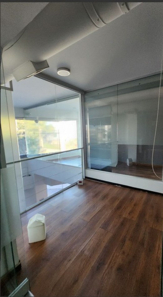 Local Comercial de Gran Escala en Alquiler - Av. Spilimbergo al 3500, Cordoba.