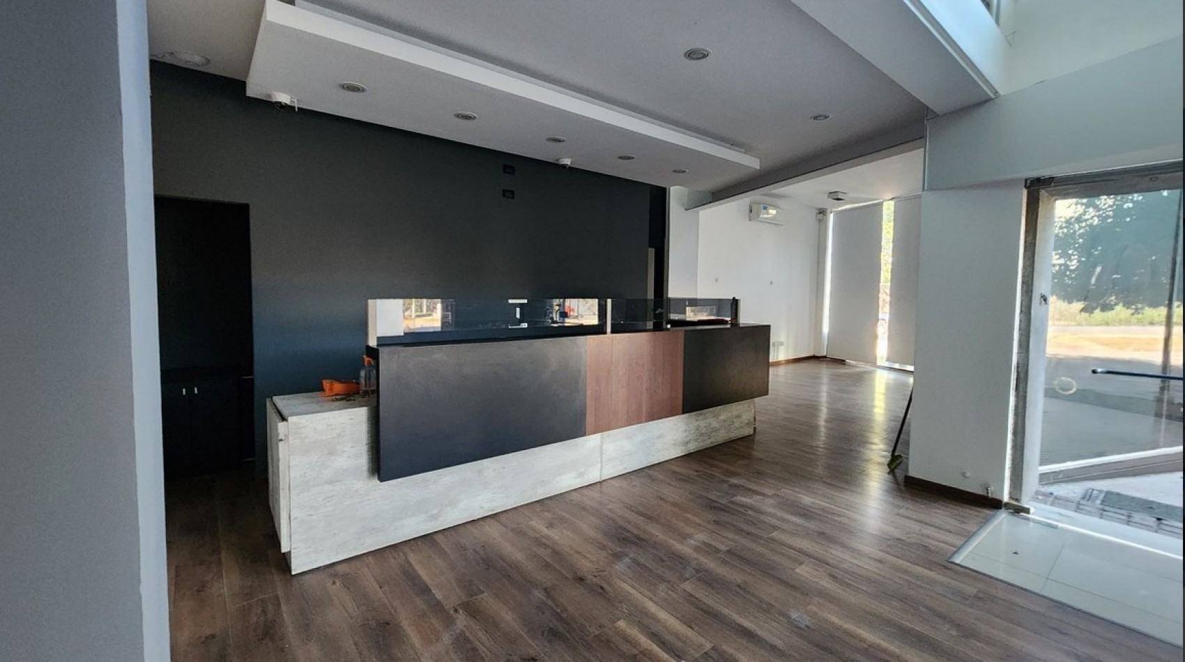 Local Comercial de Gran Escala en Alquiler - Av. Spilimbergo al 3500, Cordoba.