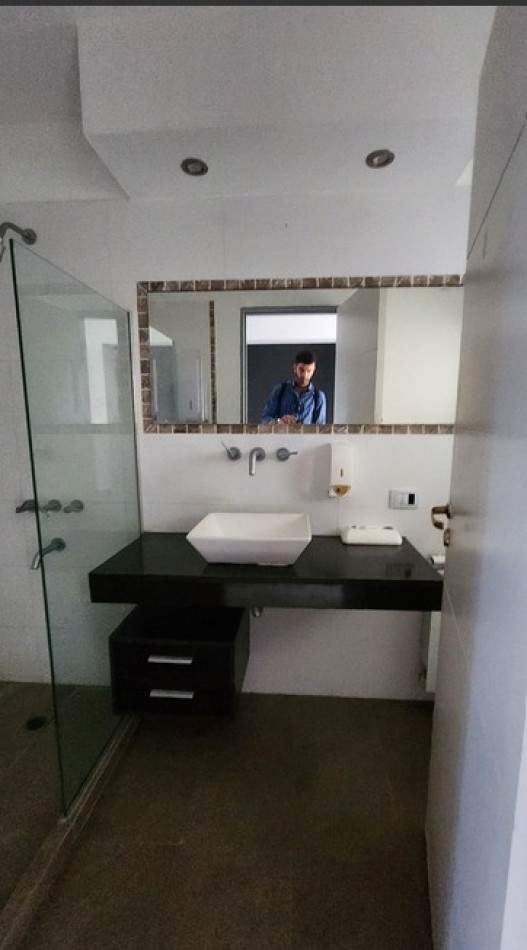 Local Comercial de Gran Escala en Alquiler - Av. Spilimbergo al 3500, Cordoba.