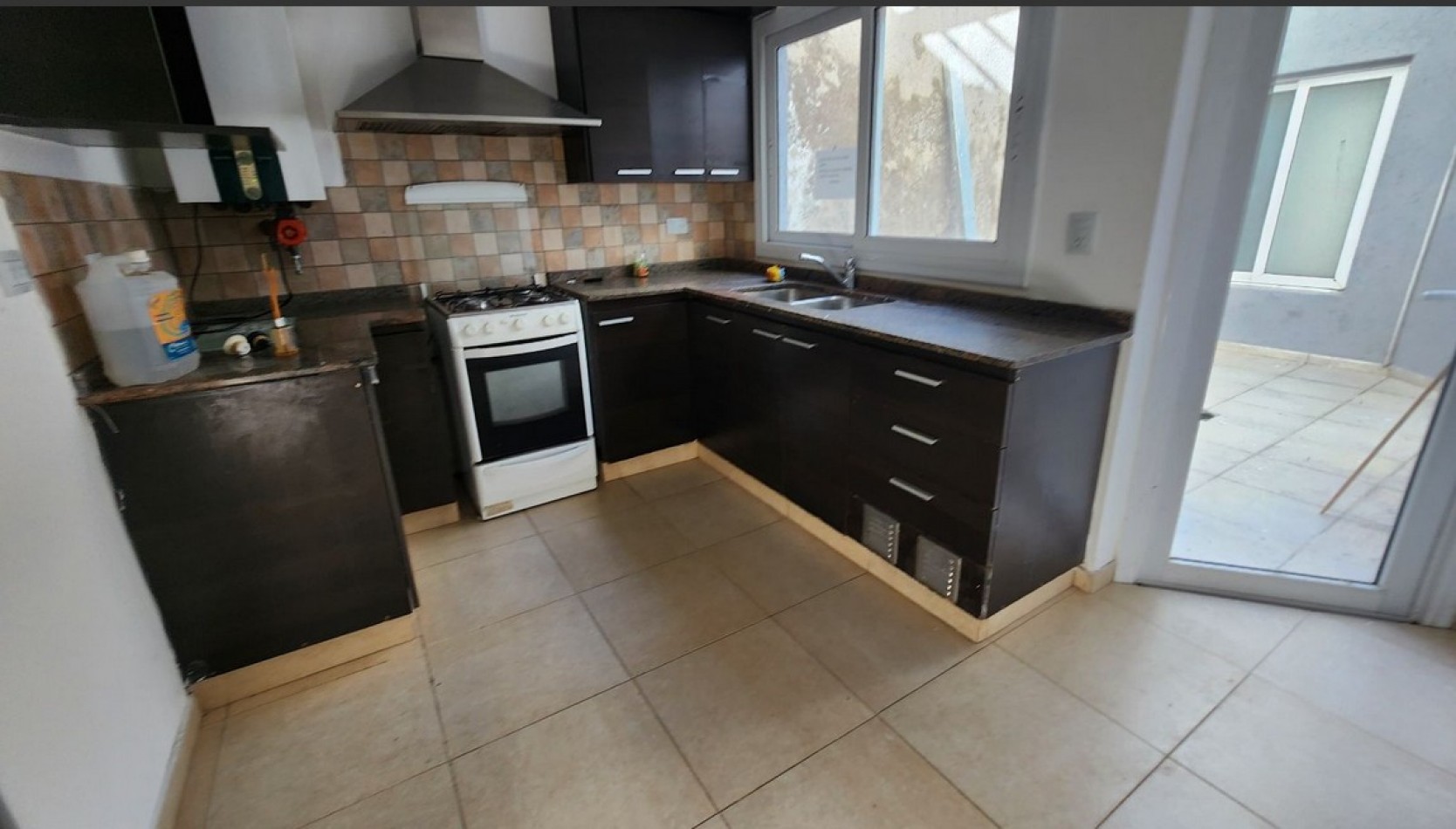 Local Comercial de Gran Escala en Alquiler - Av. Spilimbergo al 3500, Cordoba.