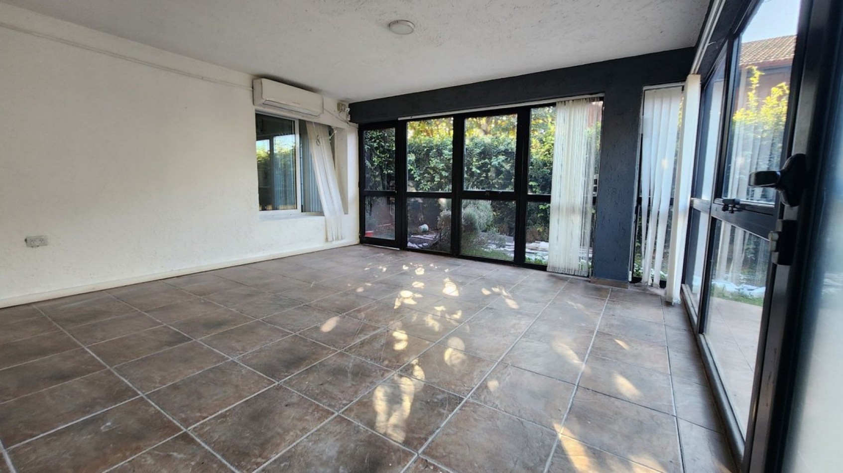 Local Comercial de Gran Escala en Alquiler - Av. Spilimbergo al 3500, Cordoba.