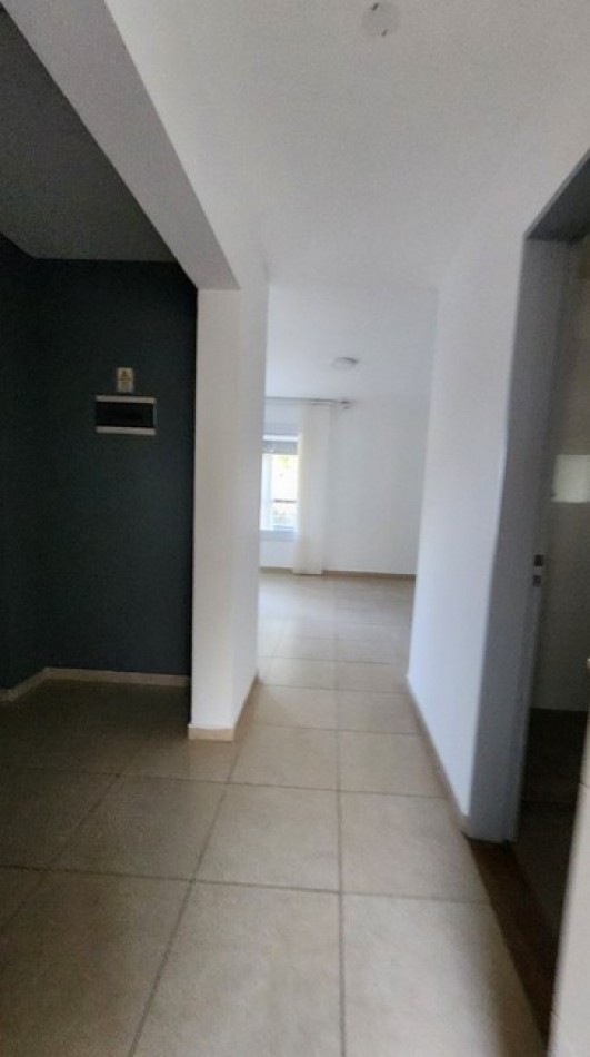 Local Comercial de Gran Escala en Alquiler - Av. Spilimbergo al 3500, Cordoba.