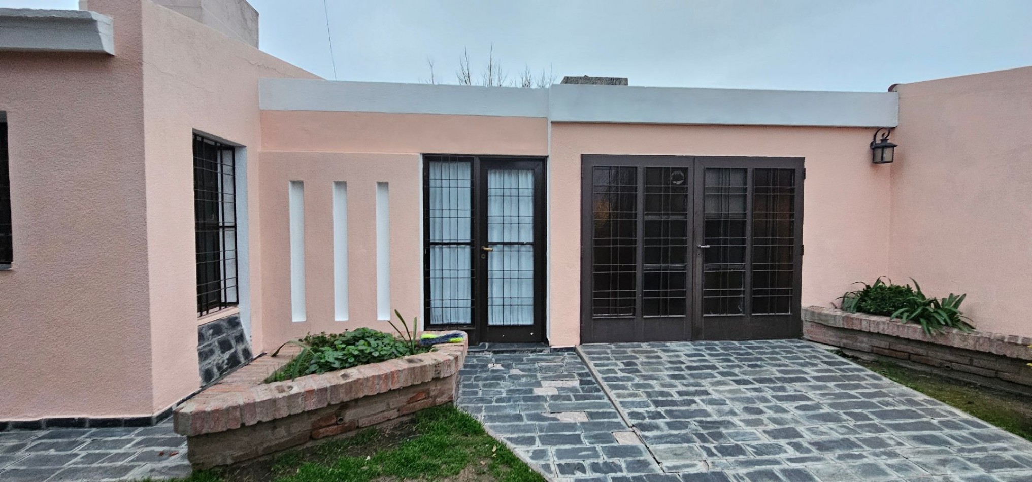 CASA EN VENTA - B° POETA LUGONES - IDEAL PARA MODERNIZAR