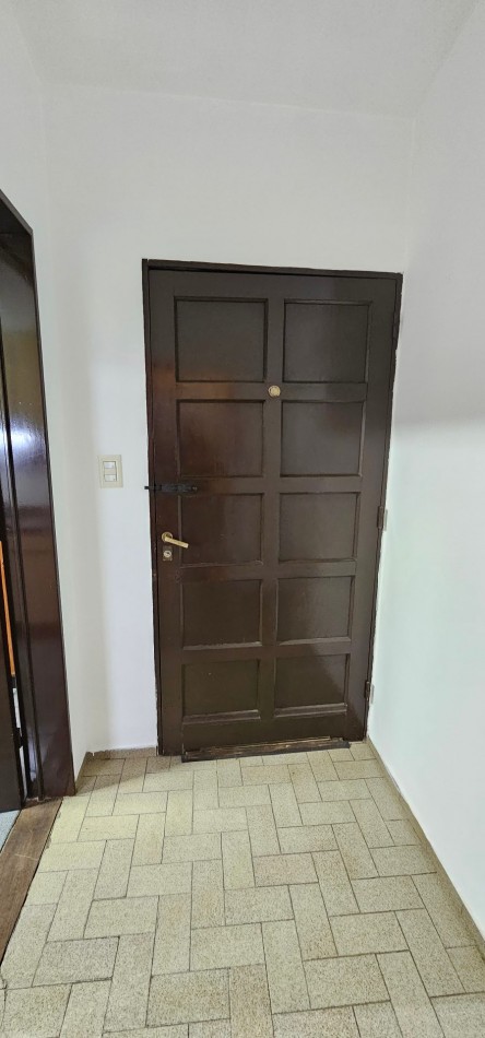 CASA EN VENTA - B° POETA LUGONES - IDEAL PARA MODERNIZAR