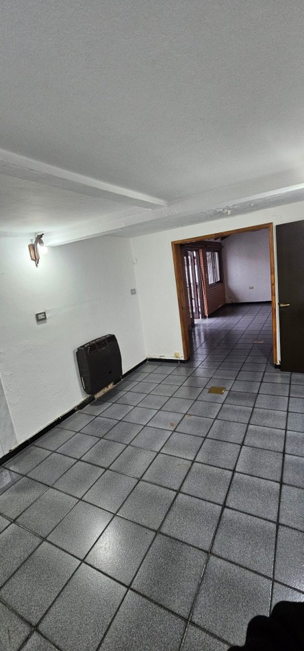 CASA EN VENTA - B° POETA LUGONES - IDEAL PARA MODERNIZAR