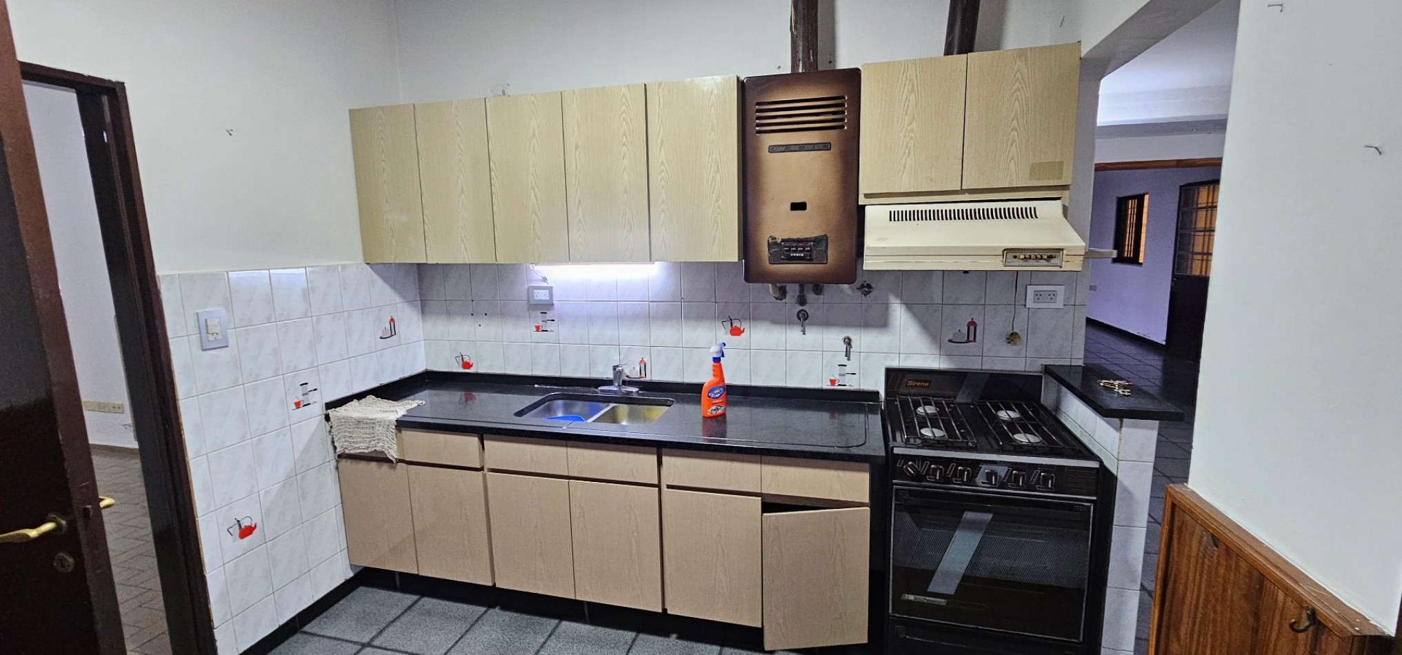 CASA EN VENTA - B° POETA LUGONES - IDEAL PARA MODERNIZAR