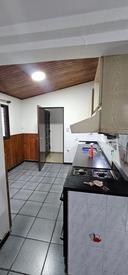 CASA EN VENTA - B° POETA LUGONES - IDEAL PARA MODERNIZAR