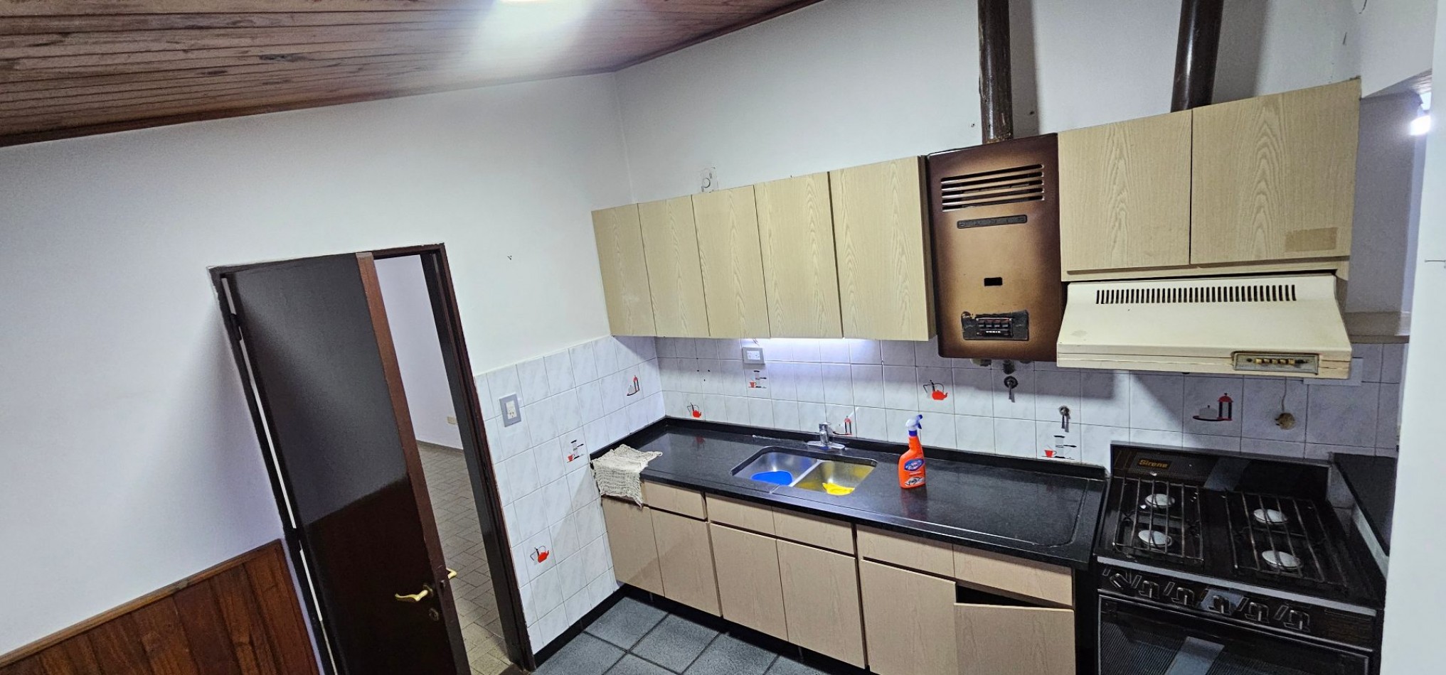 CASA EN VENTA - B° POETA LUGONES - IDEAL PARA MODERNIZAR