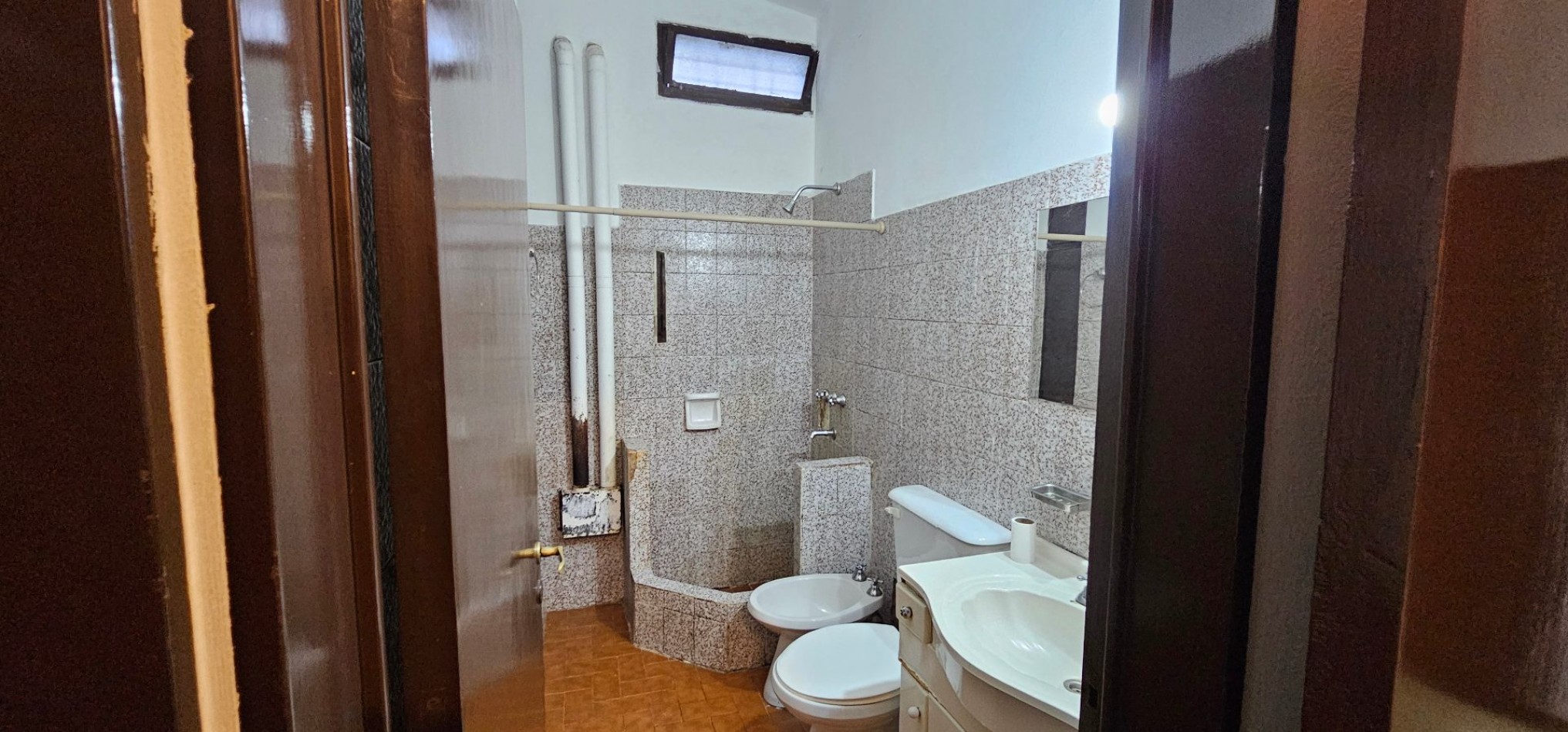CASA EN VENTA - B° POETA LUGONES - IDEAL PARA MODERNIZAR