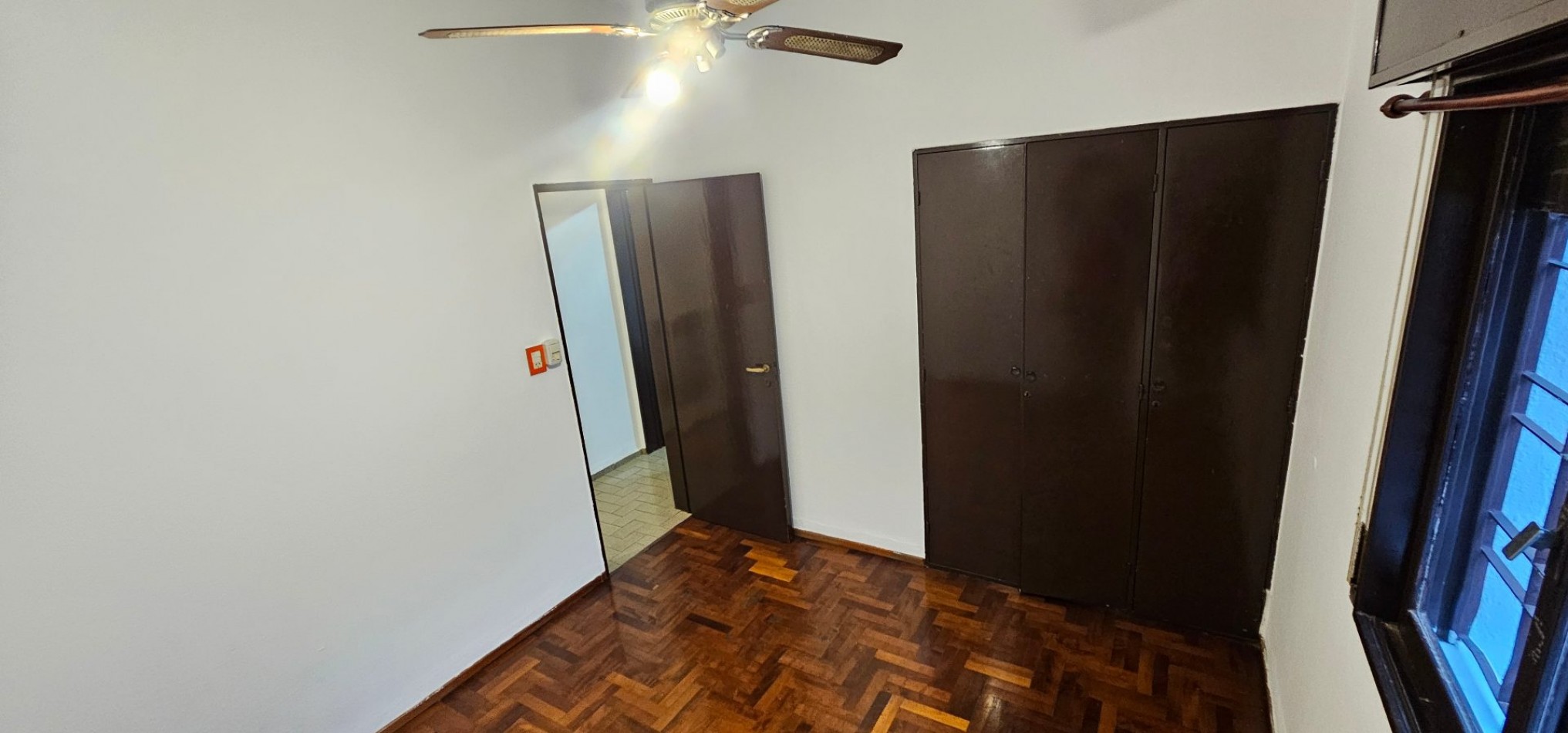 CASA EN VENTA - B° POETA LUGONES - IDEAL PARA MODERNIZAR