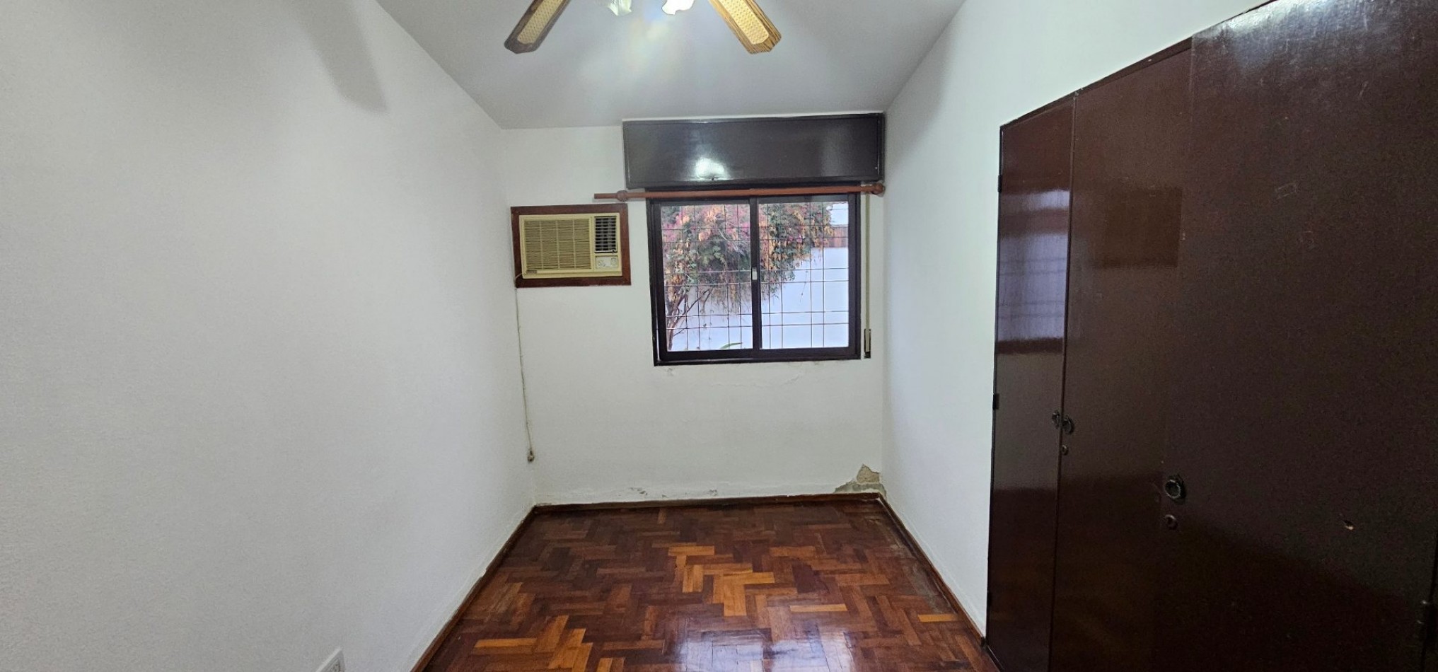 CASA EN VENTA - B° POETA LUGONES - IDEAL PARA MODERNIZAR