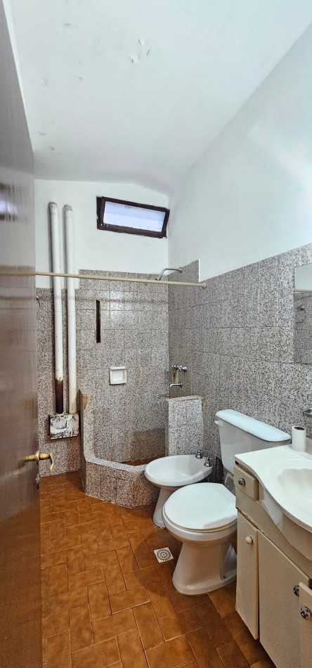 CASA EN VENTA - B° POETA LUGONES - IDEAL PARA MODERNIZAR