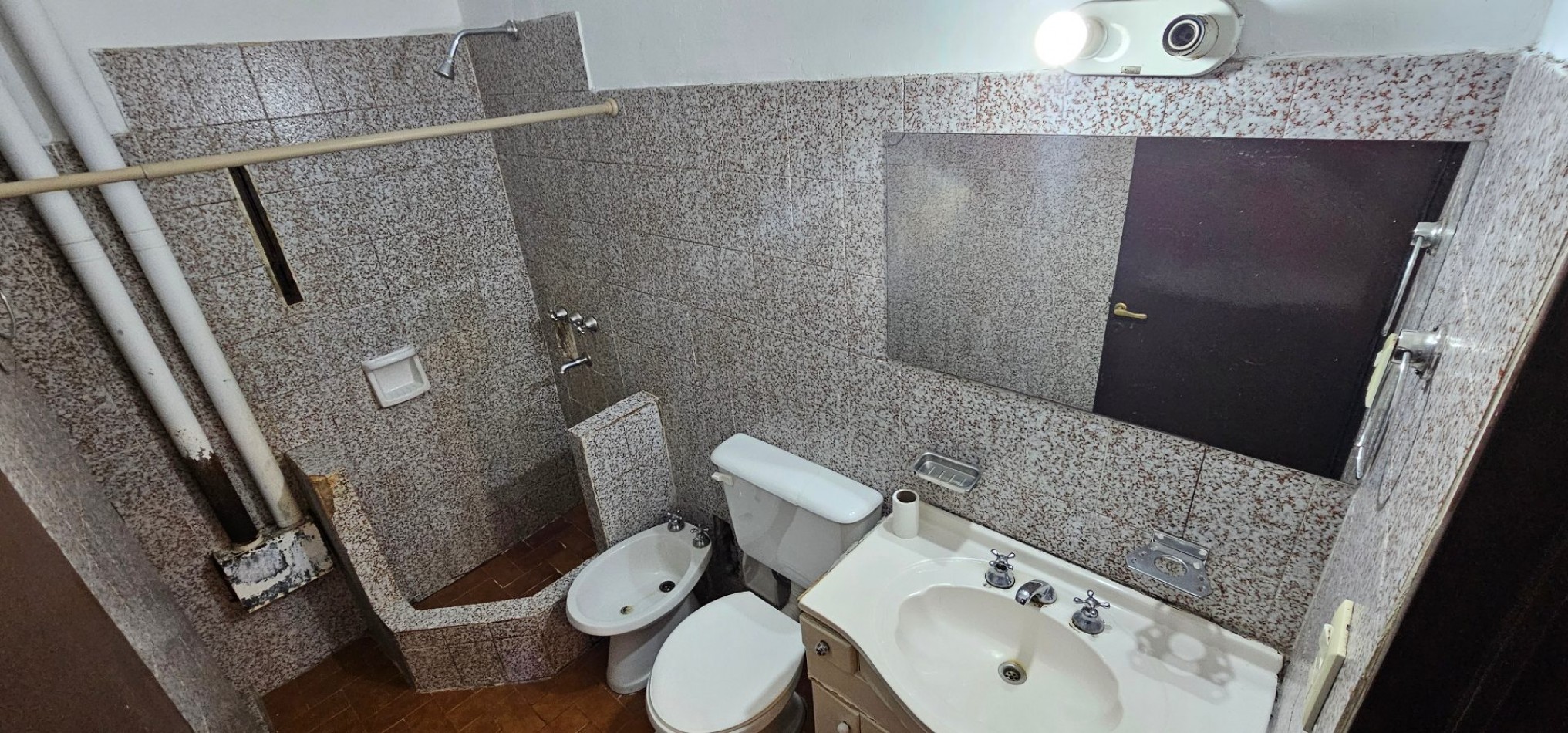 CASA EN VENTA - B° POETA LUGONES - IDEAL PARA MODERNIZAR