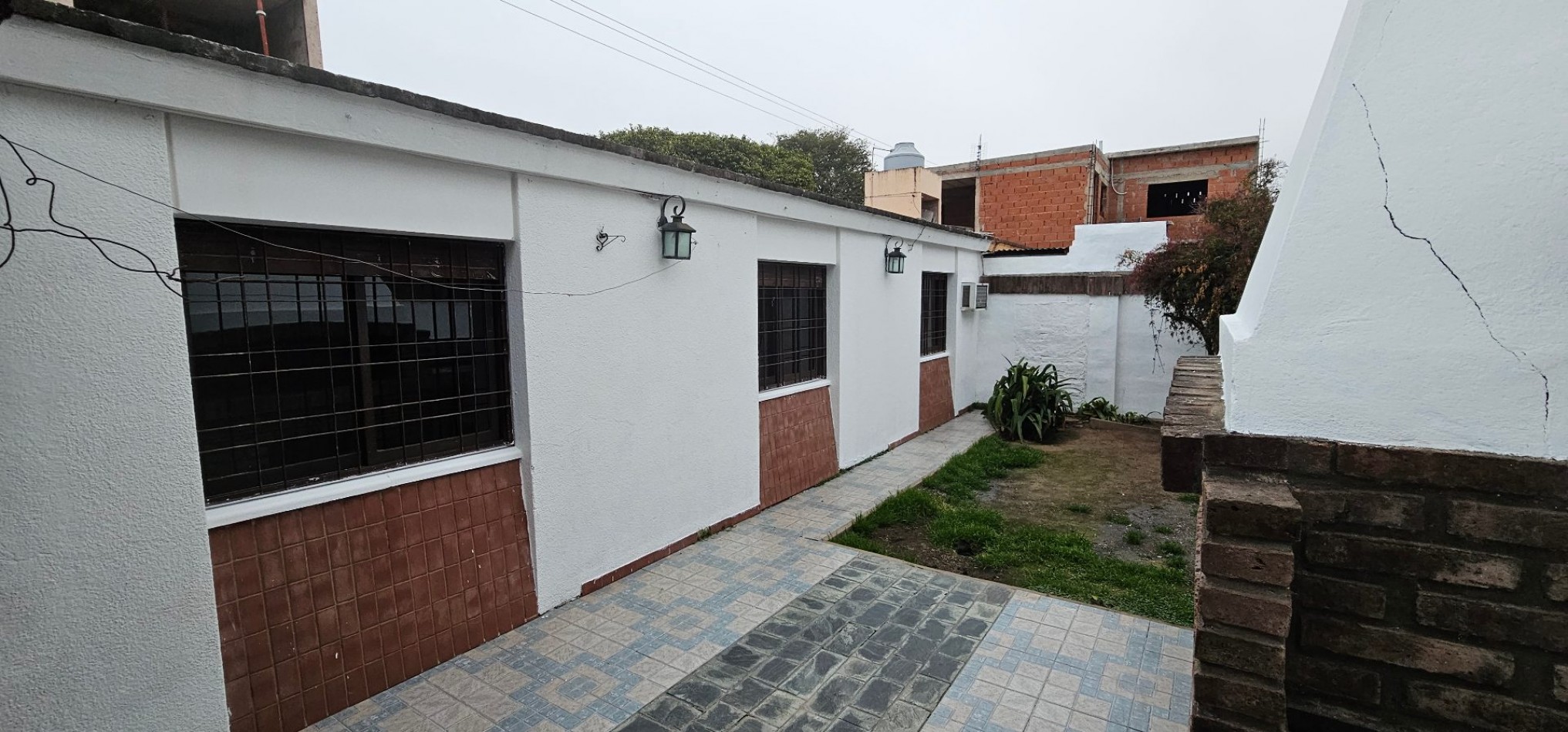 CASA EN VENTA - B° POETA LUGONES - IDEAL PARA MODERNIZAR