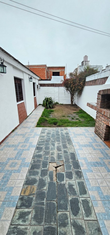 CASA EN VENTA - B° POETA LUGONES - IDEAL PARA MODERNIZAR