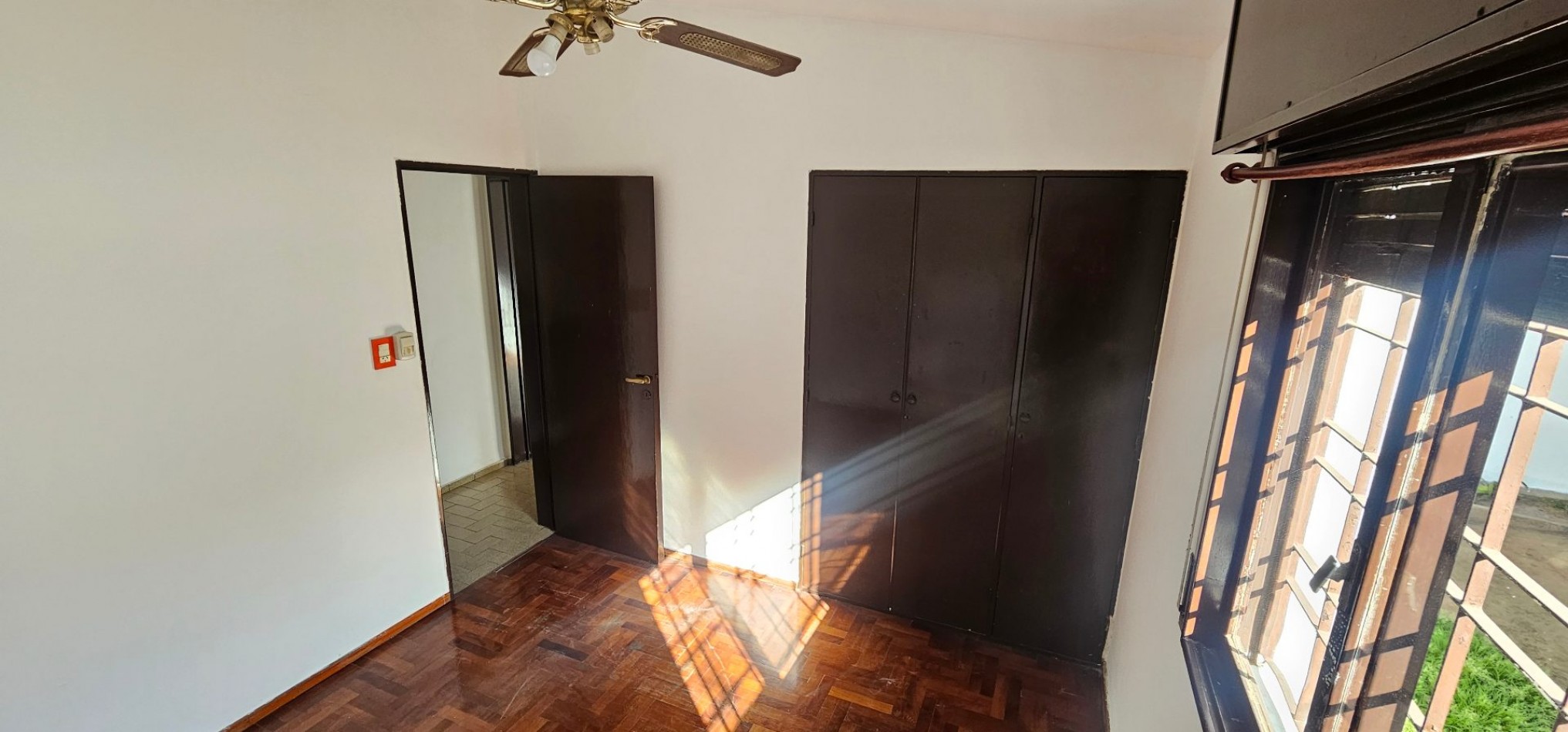 CASA EN VENTA - B° POETA LUGONES - IDEAL PARA MODERNIZAR