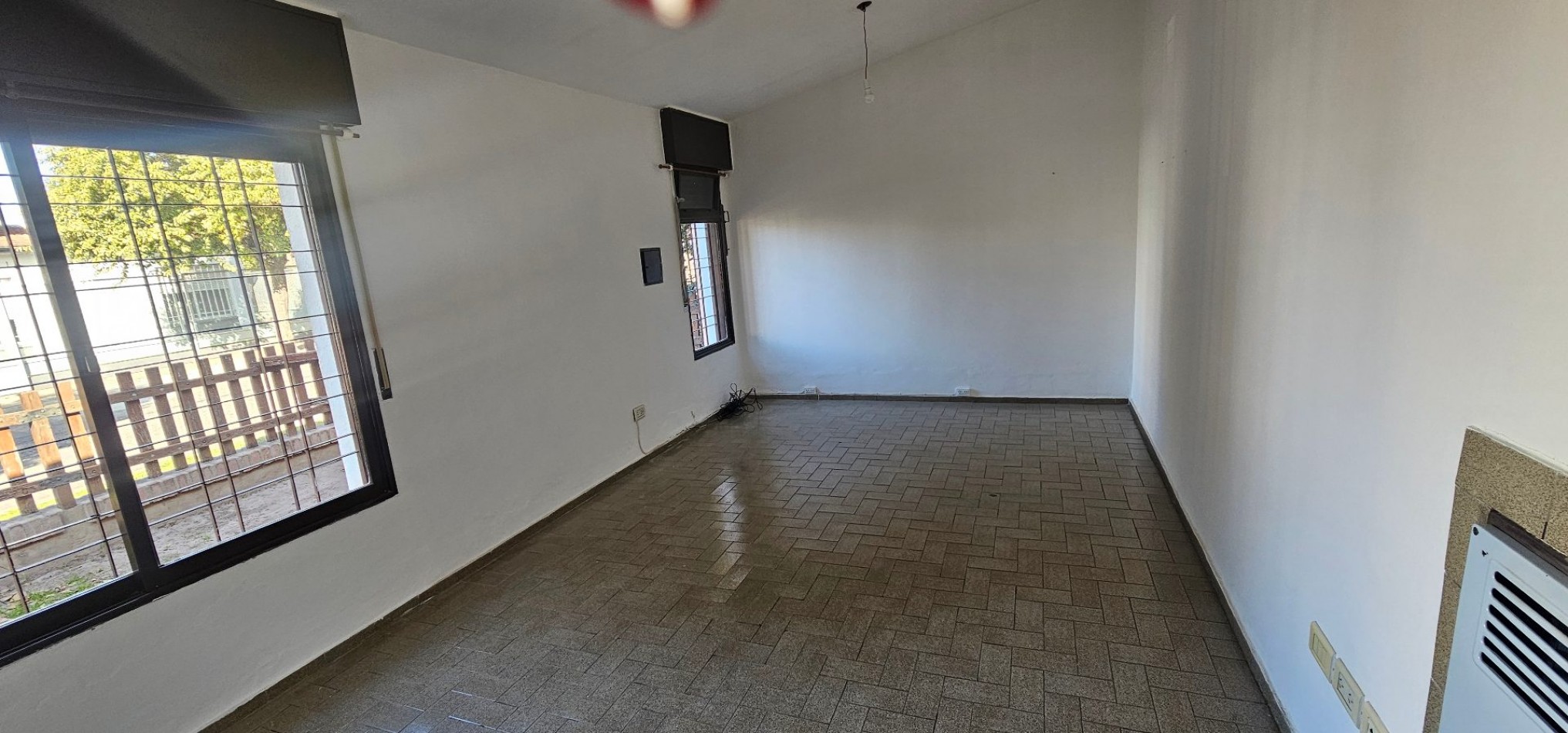 CASA EN VENTA - B° POETA LUGONES - IDEAL PARA MODERNIZAR