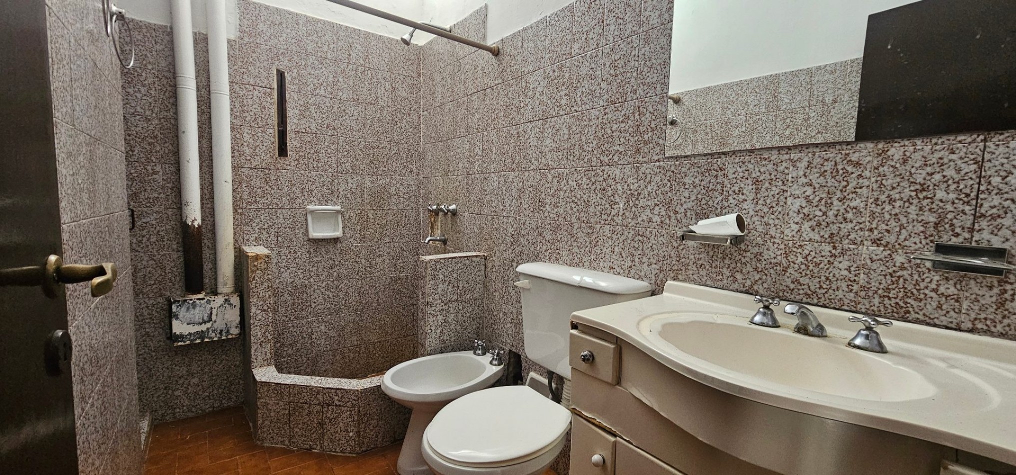 CASA EN VENTA - B° POETA LUGONES - IDEAL PARA MODERNIZAR