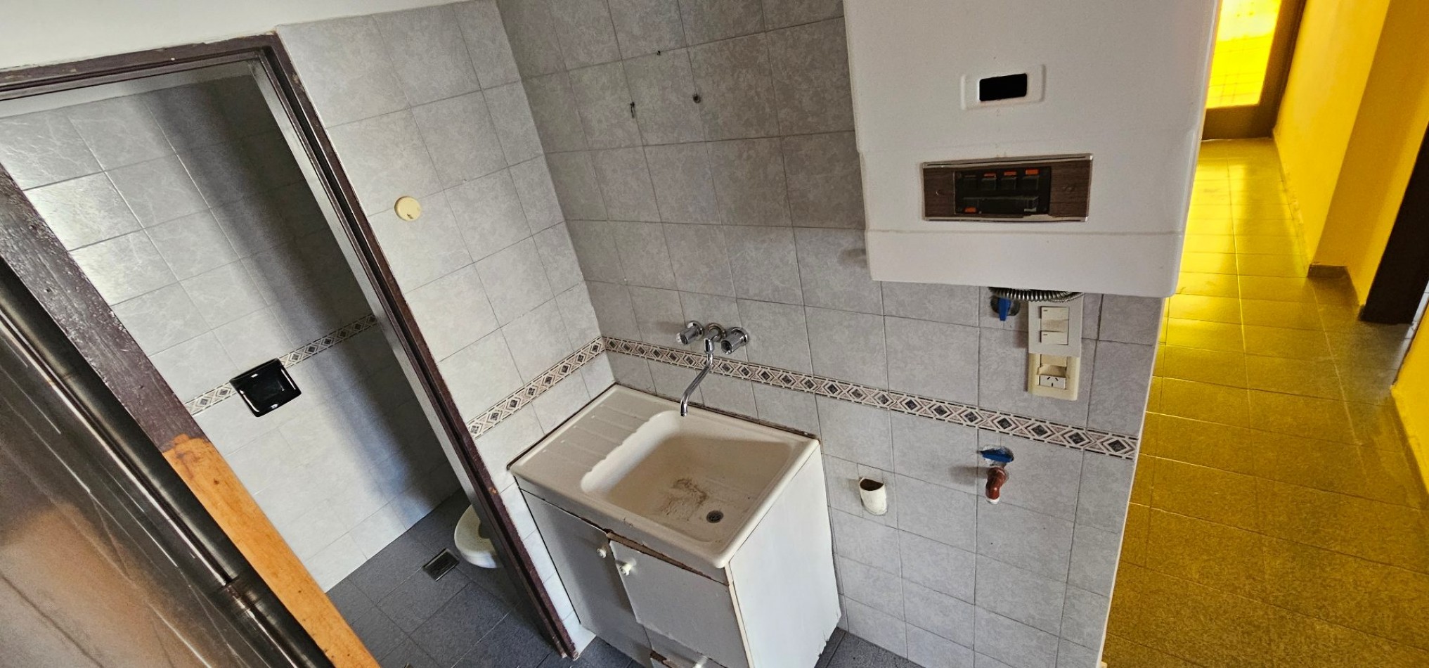 CASA EN VENTA - B° POETA LUGONES - IDEAL PARA MODERNIZAR
