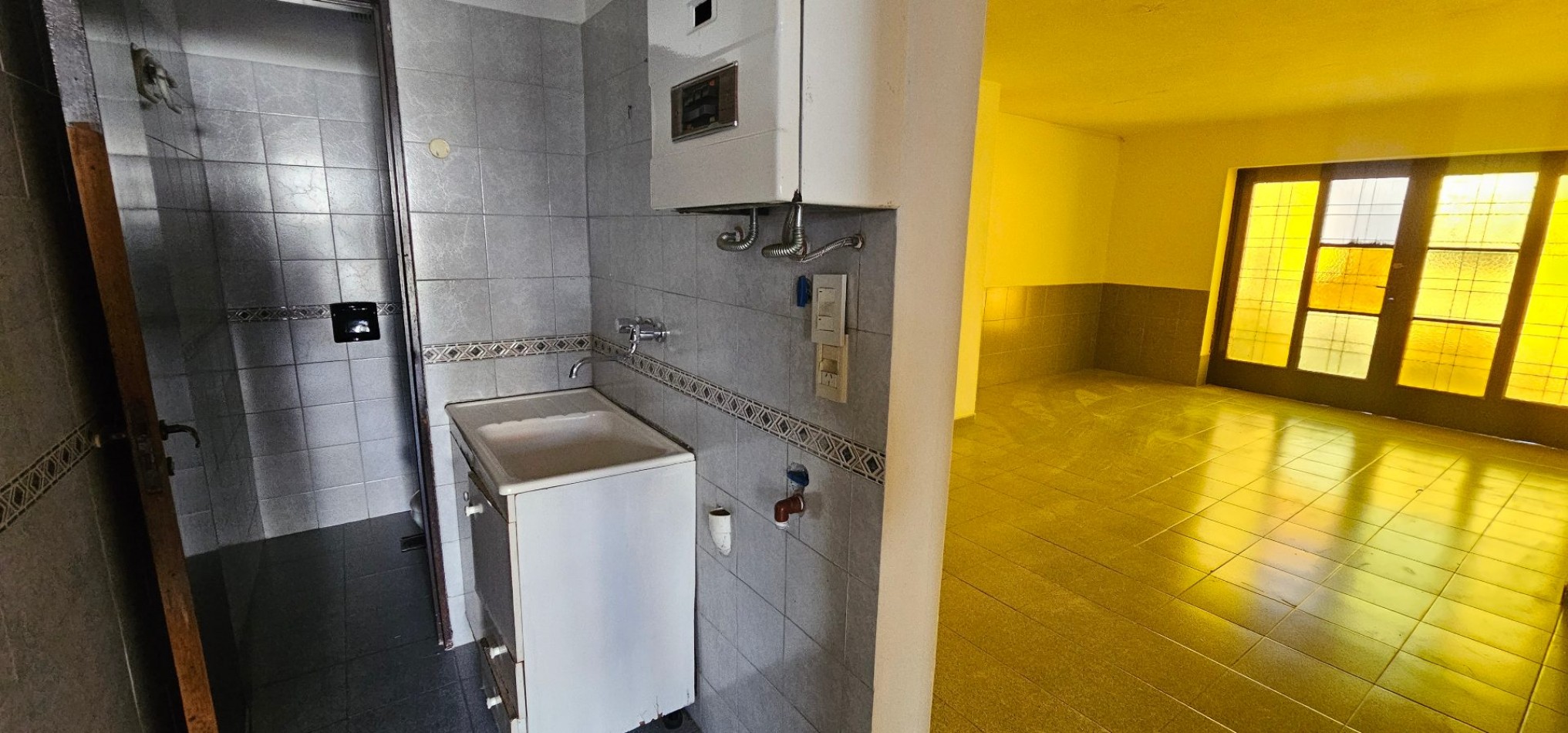 CASA EN VENTA - B° POETA LUGONES - IDEAL PARA MODERNIZAR