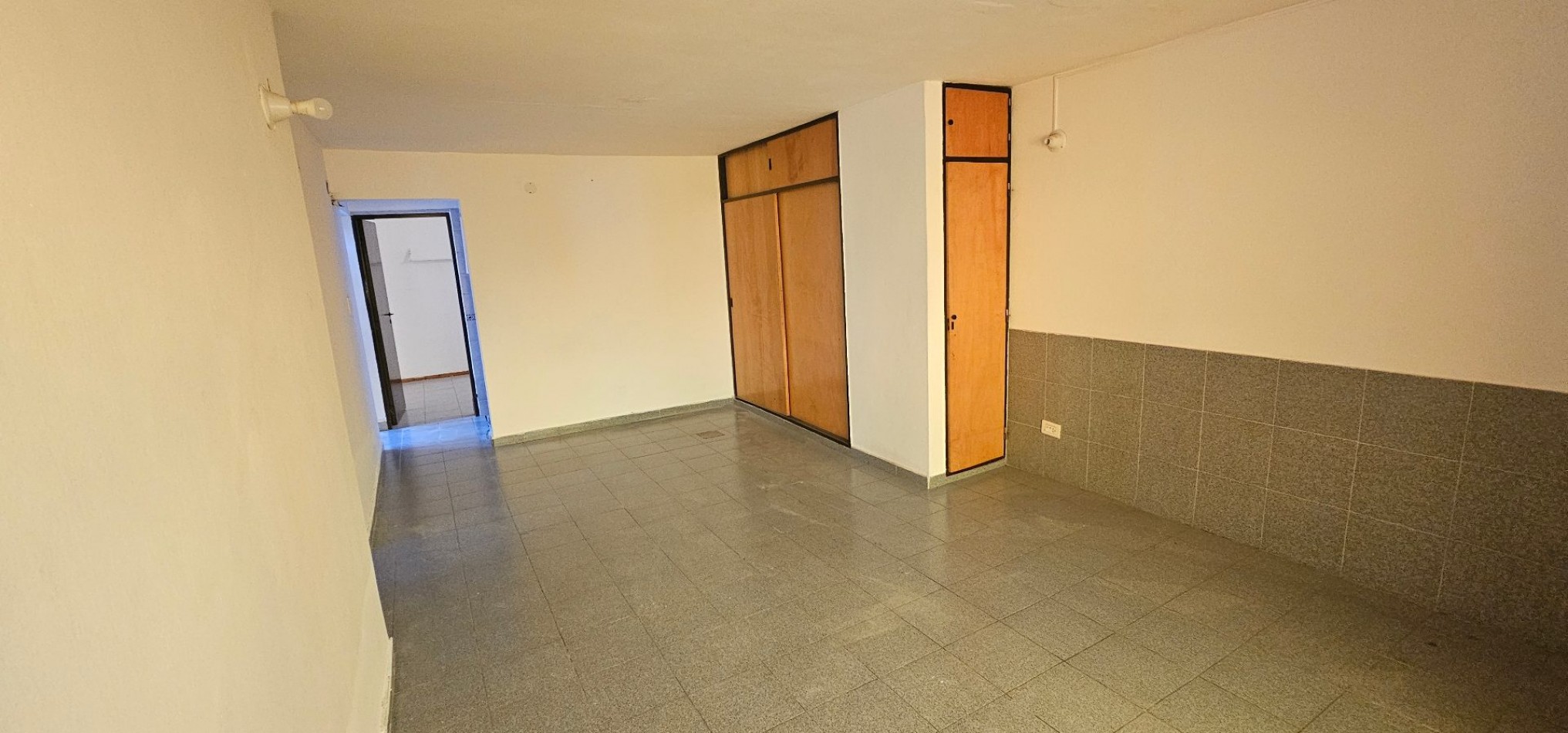 CASA EN VENTA - B° POETA LUGONES - IDEAL PARA MODERNIZAR