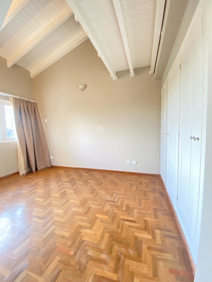 CASA 5 Dorm EN ALQUILER - B° Costa Verde