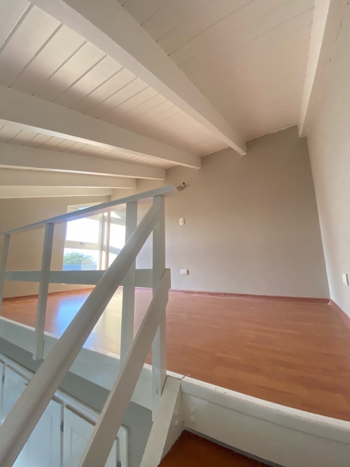 CASA 5 Dorm EN ALQUILER - B° Costa Verde