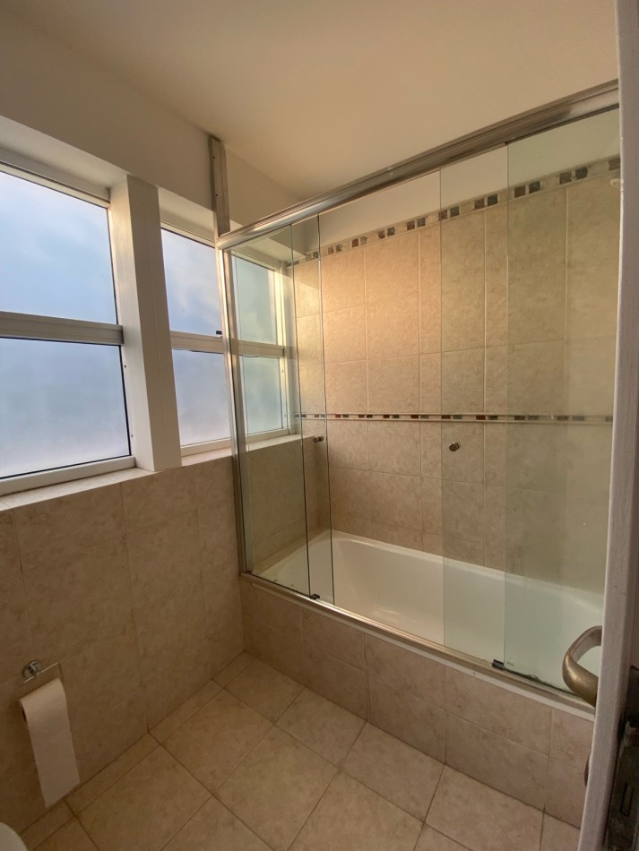 CASA 5 Dorm EN ALQUILER - B° Costa Verde