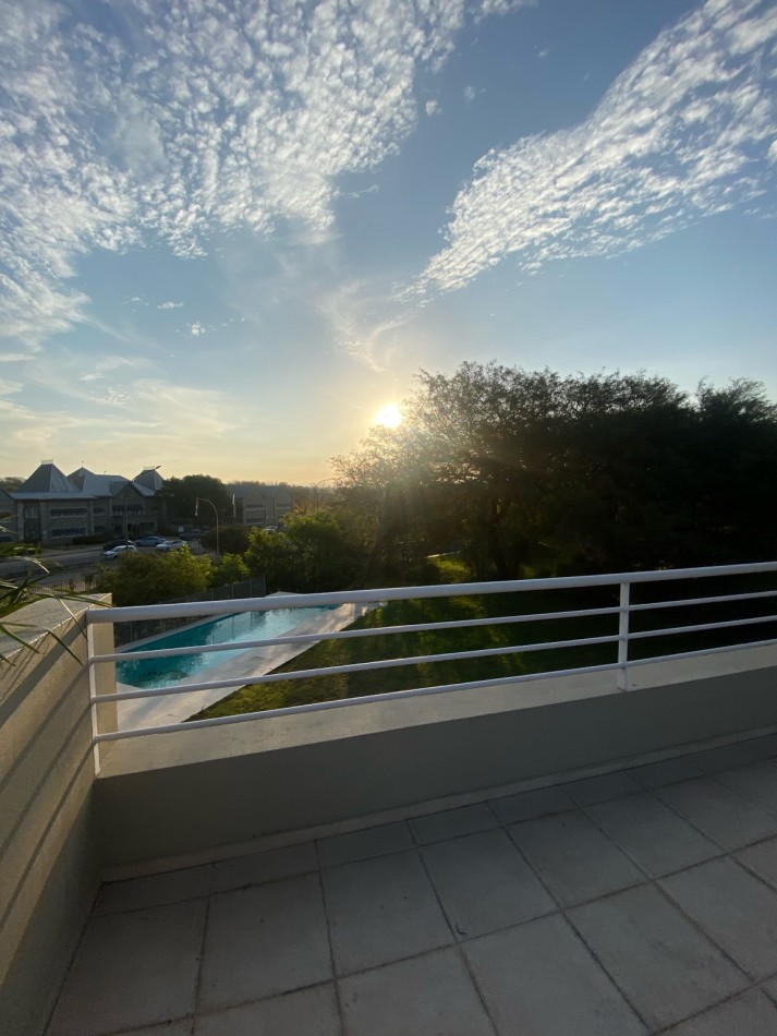 CASA 5 Dorm EN ALQUILER - B° Costa Verde