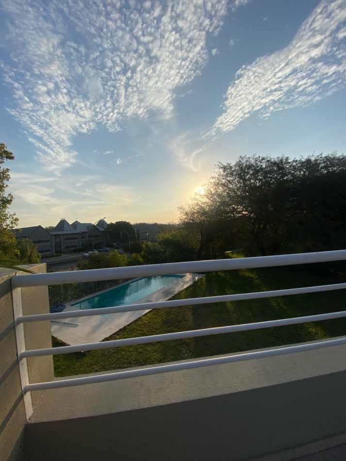 CASA 5 Dorm EN ALQUILER - B° Costa Verde