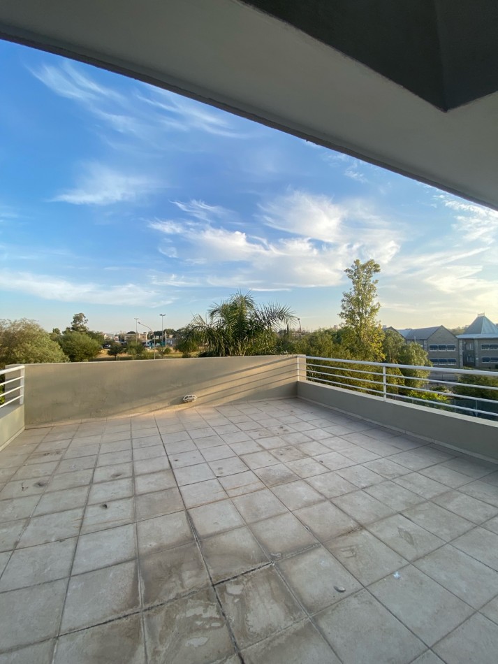 CASA 5 Dorm EN ALQUILER - B° Costa Verde