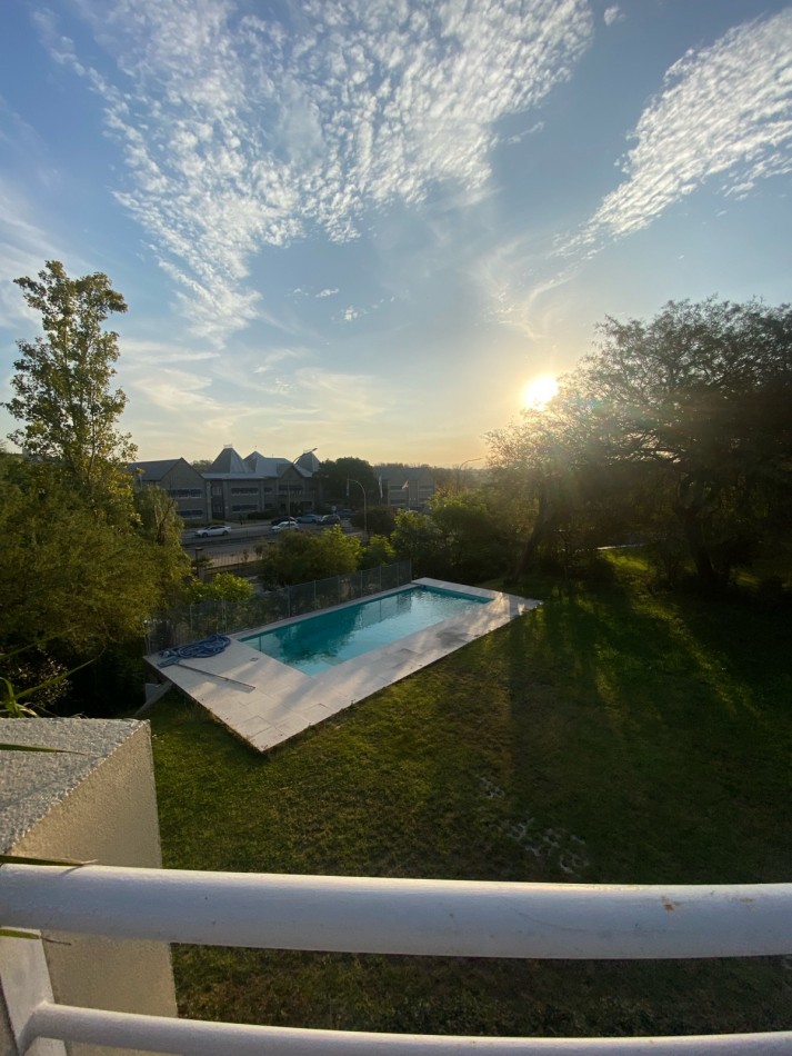 CASA 5 Dorm EN ALQUILER - B° Costa Verde