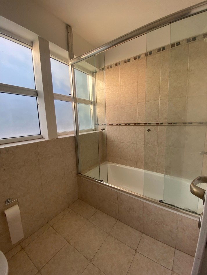 CASA 5 Dorm EN ALQUILER - B° Costa Verde