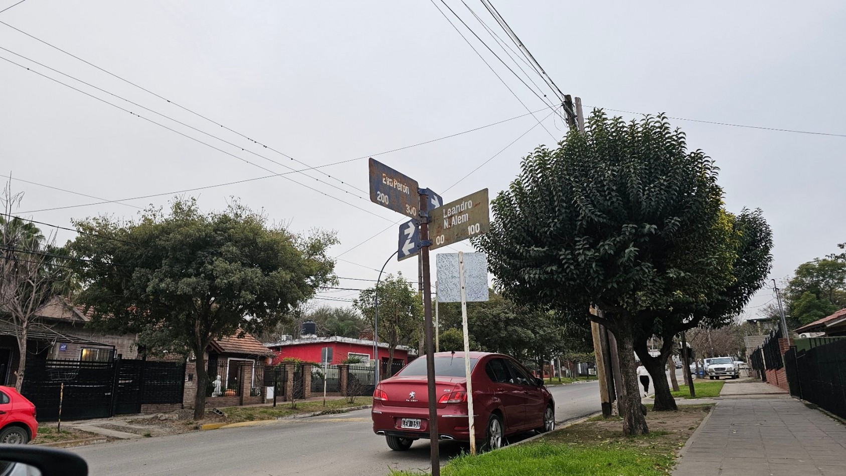 COMODA CASA DE 4 DORMITORIOS EN VENTA-SALDAN