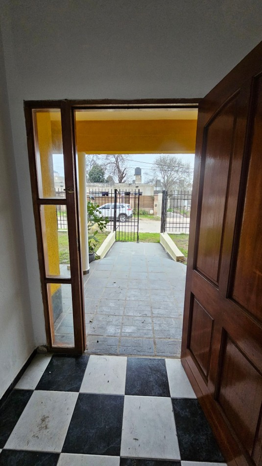 COMODA CASA DE 4 DORMITORIOS EN VENTA-SALDAN
