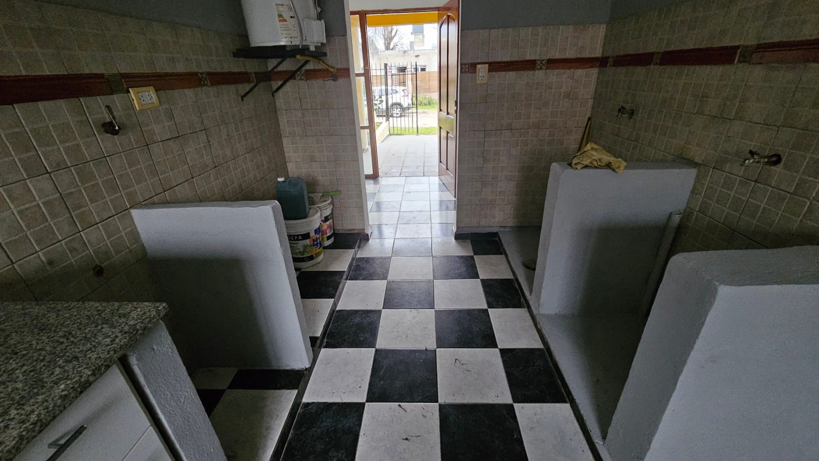 COMODA CASA DE 4 DORMITORIOS EN VENTA-SALDAN