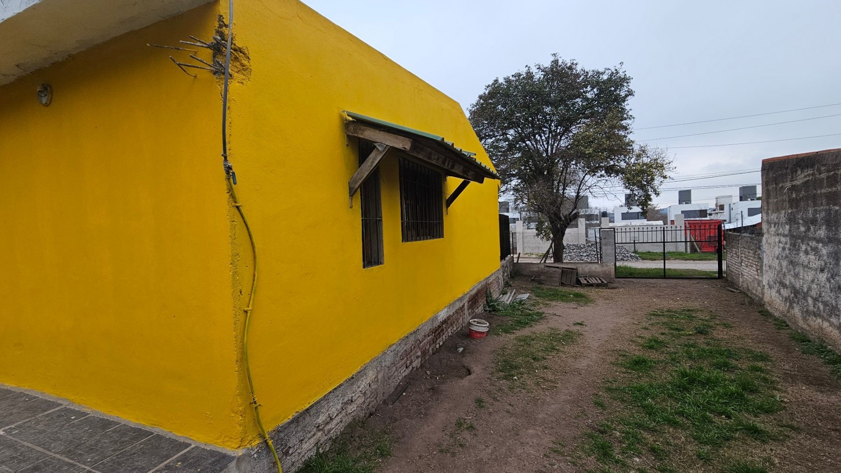 COMODA CASA DE 4 DORMITORIOS EN VENTA-SALDAN