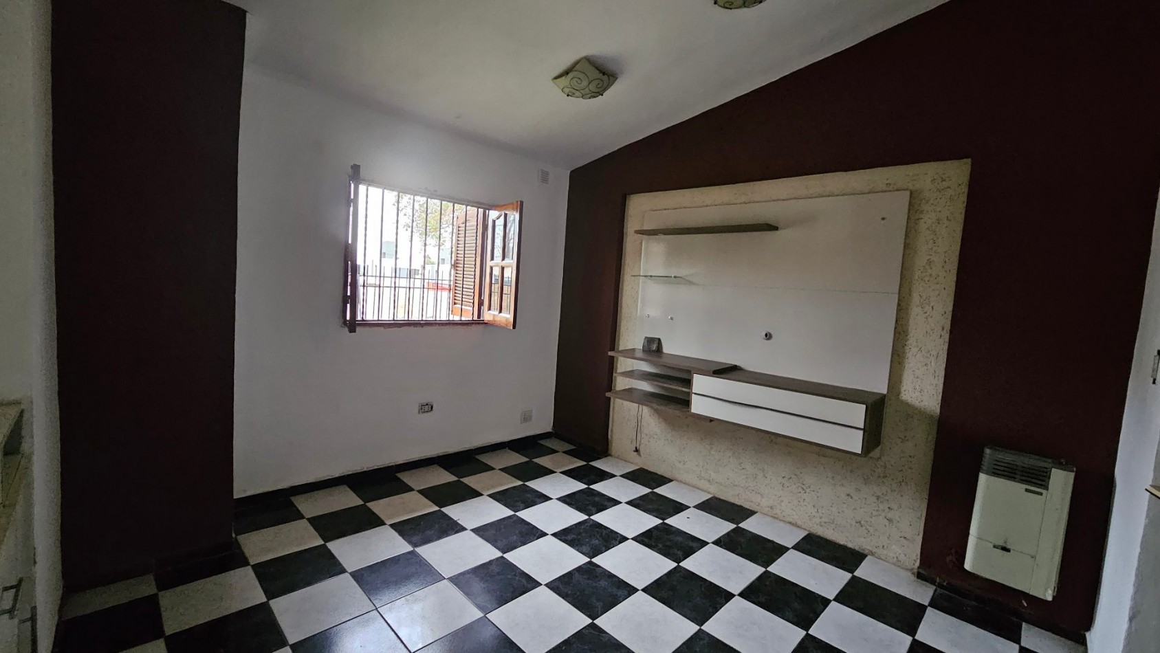 COMODA CASA DE 4 DORMITORIOS EN VENTA-SALDAN