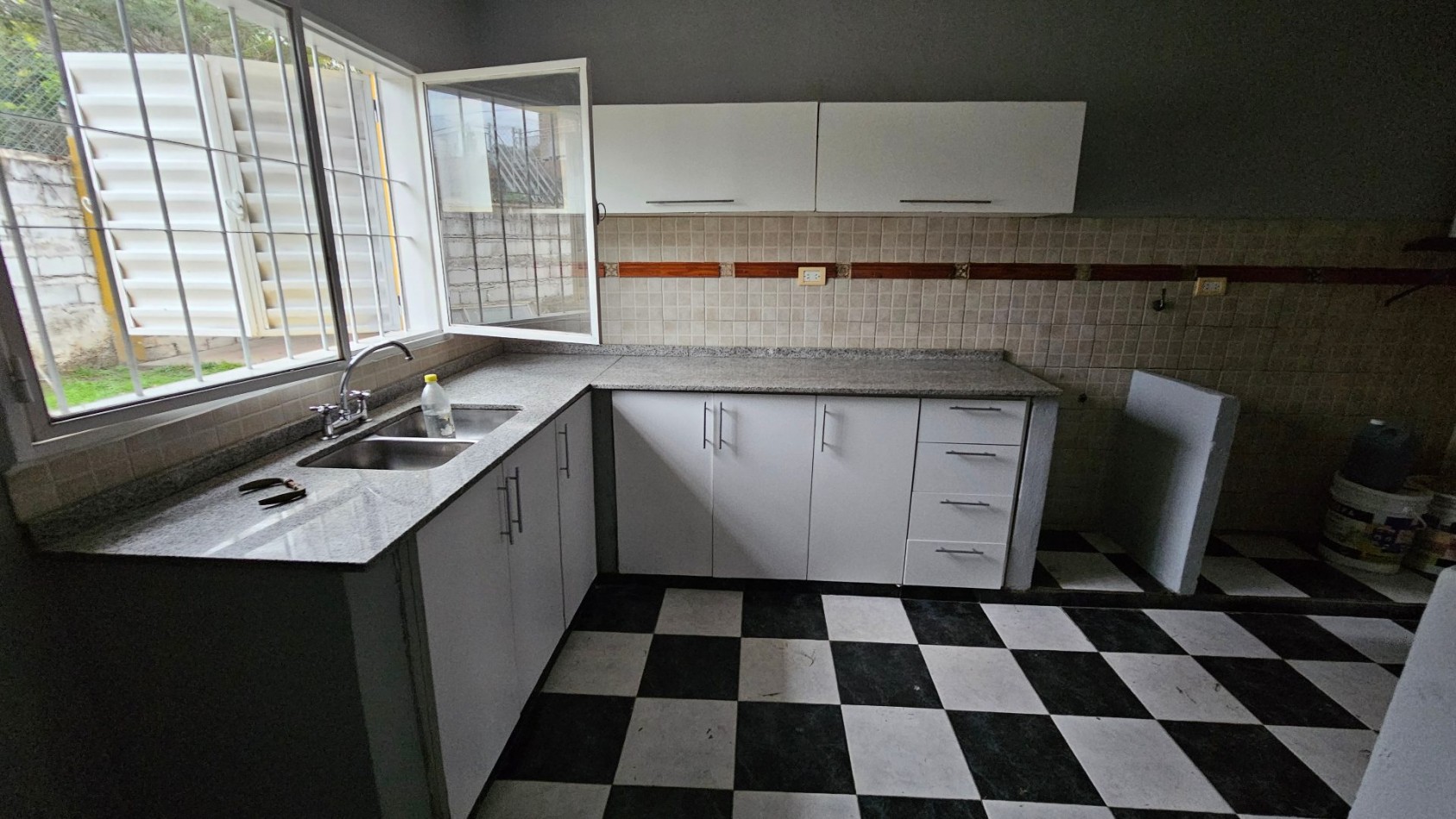 COMODA CASA DE 4 DORMITORIOS EN VENTA-SALDAN
