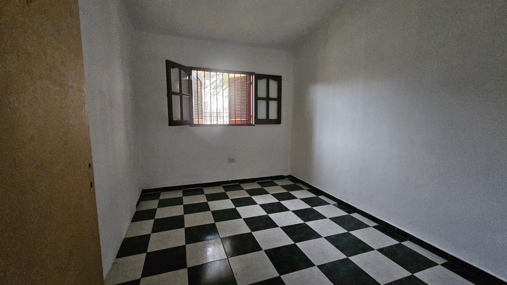 COMODA CASA DE 4 DORMITORIOS EN VENTA-SALDAN