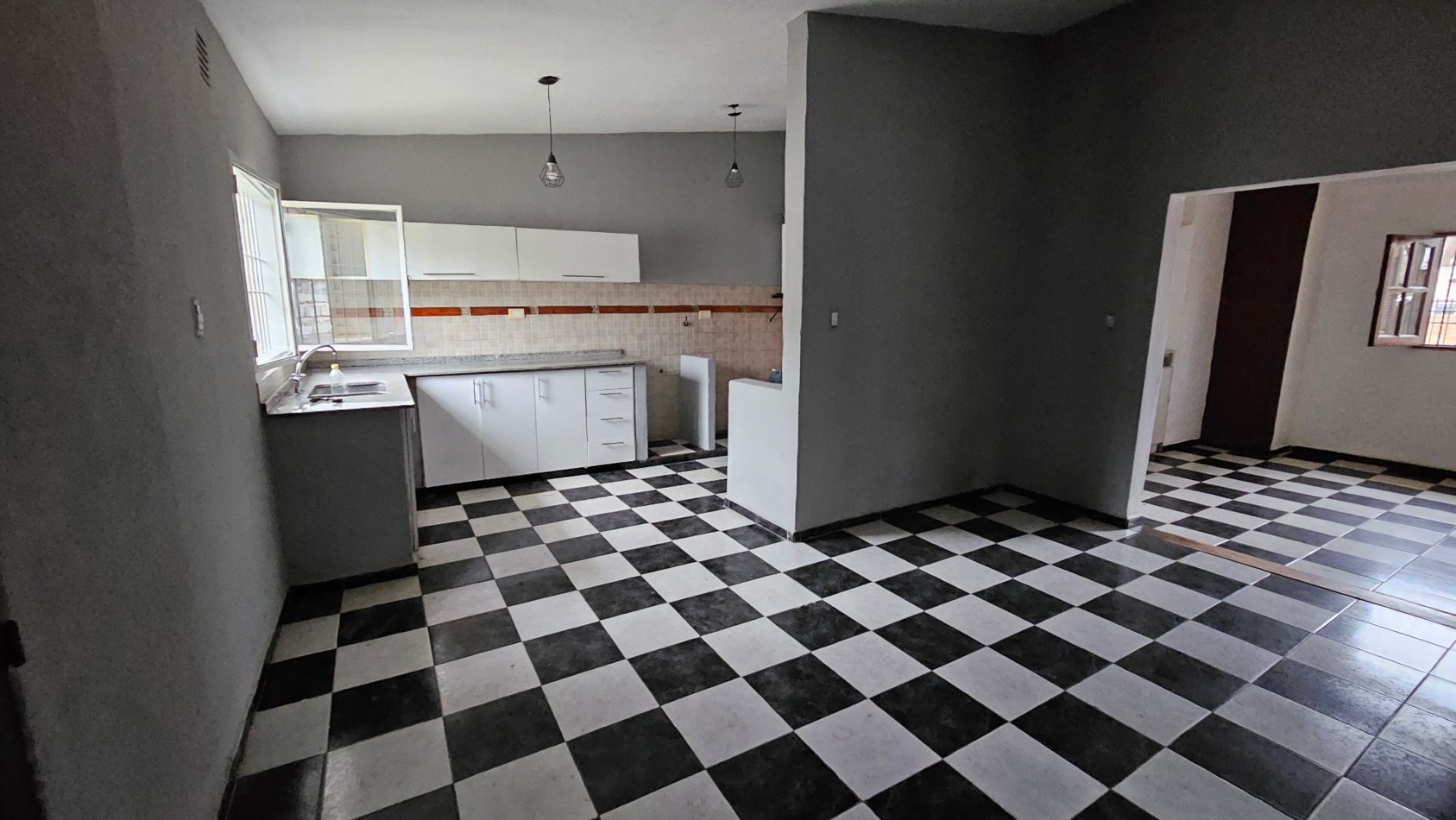 COMODA CASA DE 4 DORMITORIOS EN VENTA-SALDAN