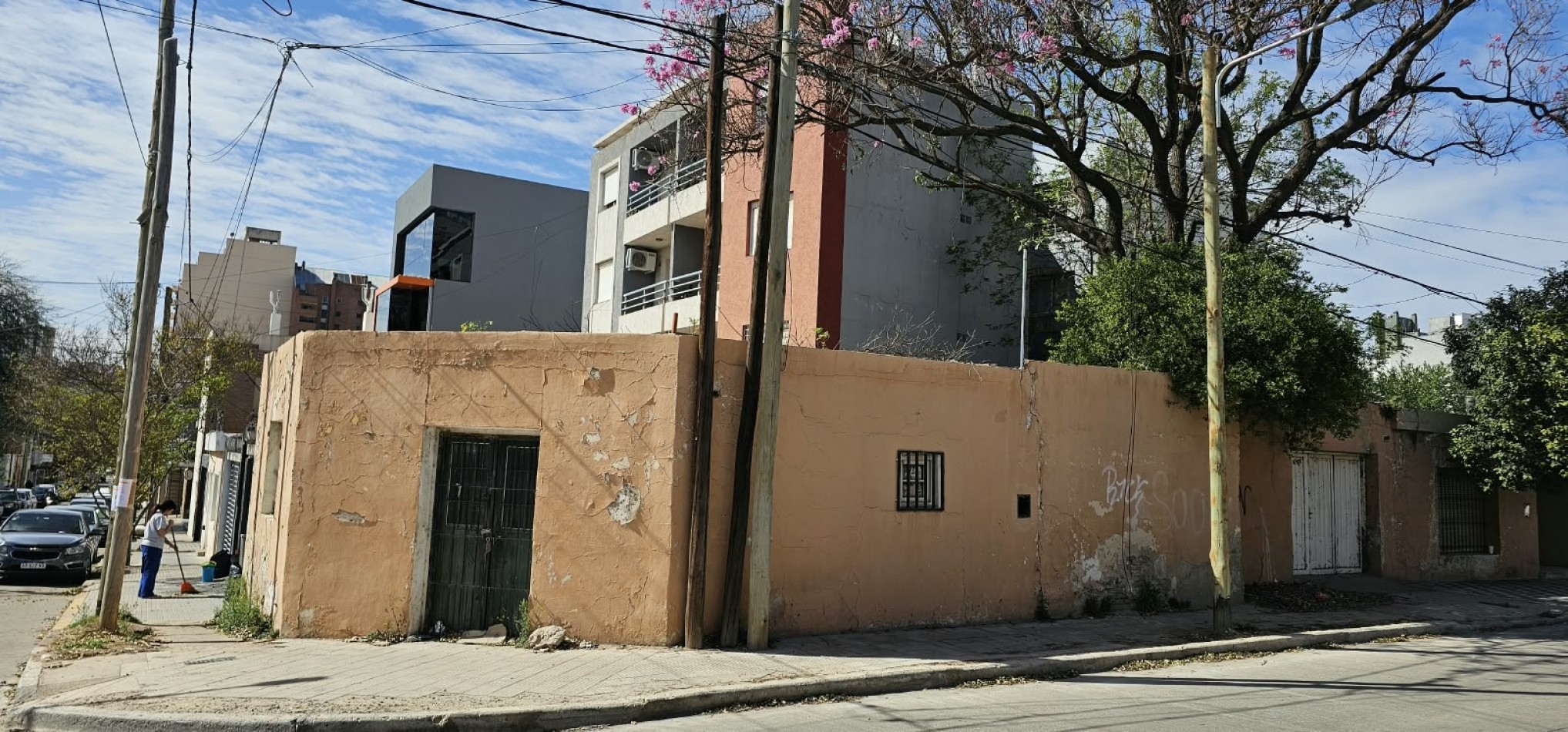EXCELENTE TERRENO CON POTENCIAL EDIFICABLE EN B° GUEMES / TRIBUNALES II