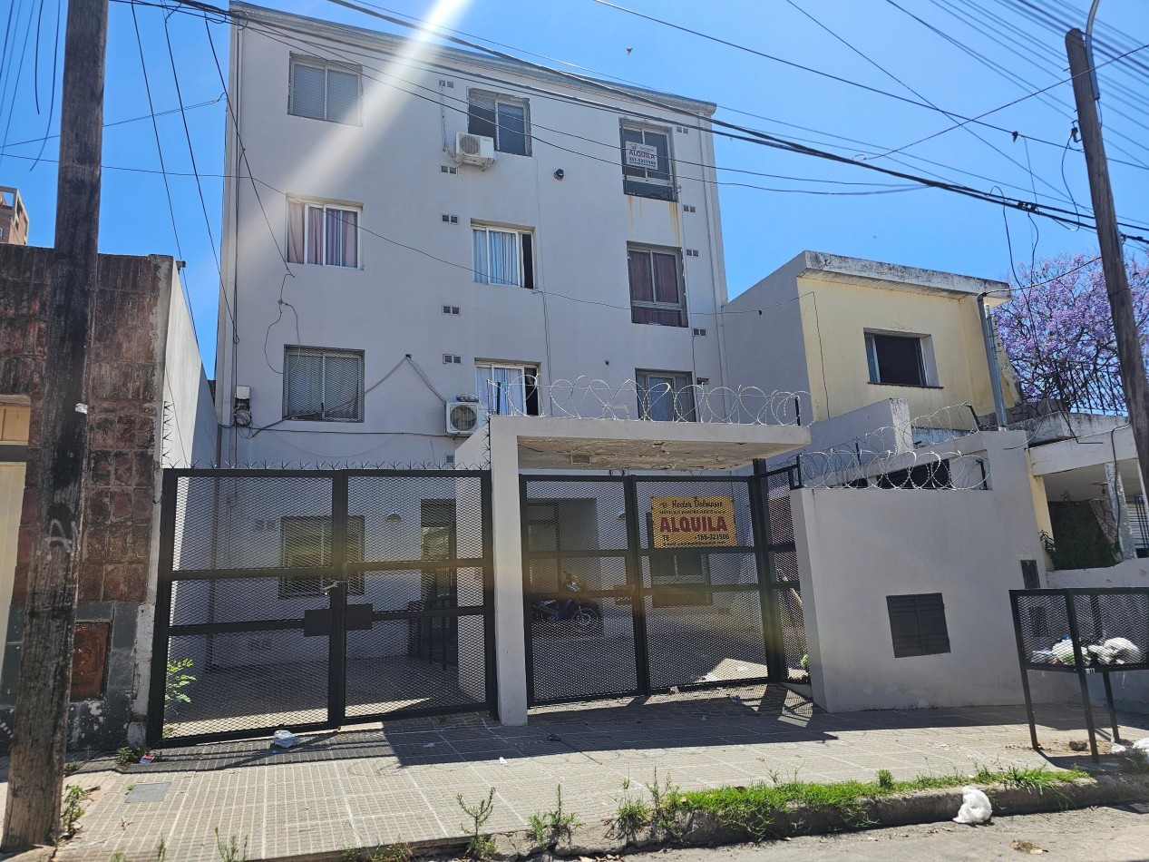 Guemes - Departamento en Planta Baja con Patio y Cochera 